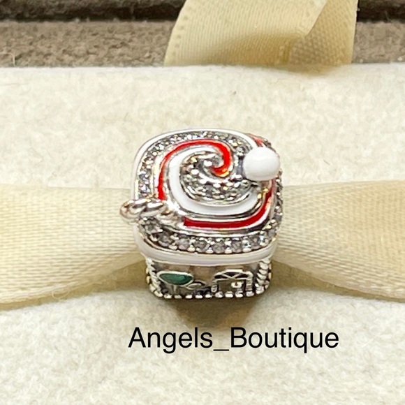 New Pandora Festive Gingerbread House Charm - Picture 5 of 6
